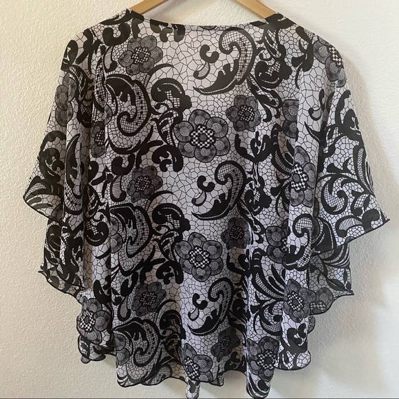 Violet&Claire flowy oversized pattern top small - Picture 2 of 5